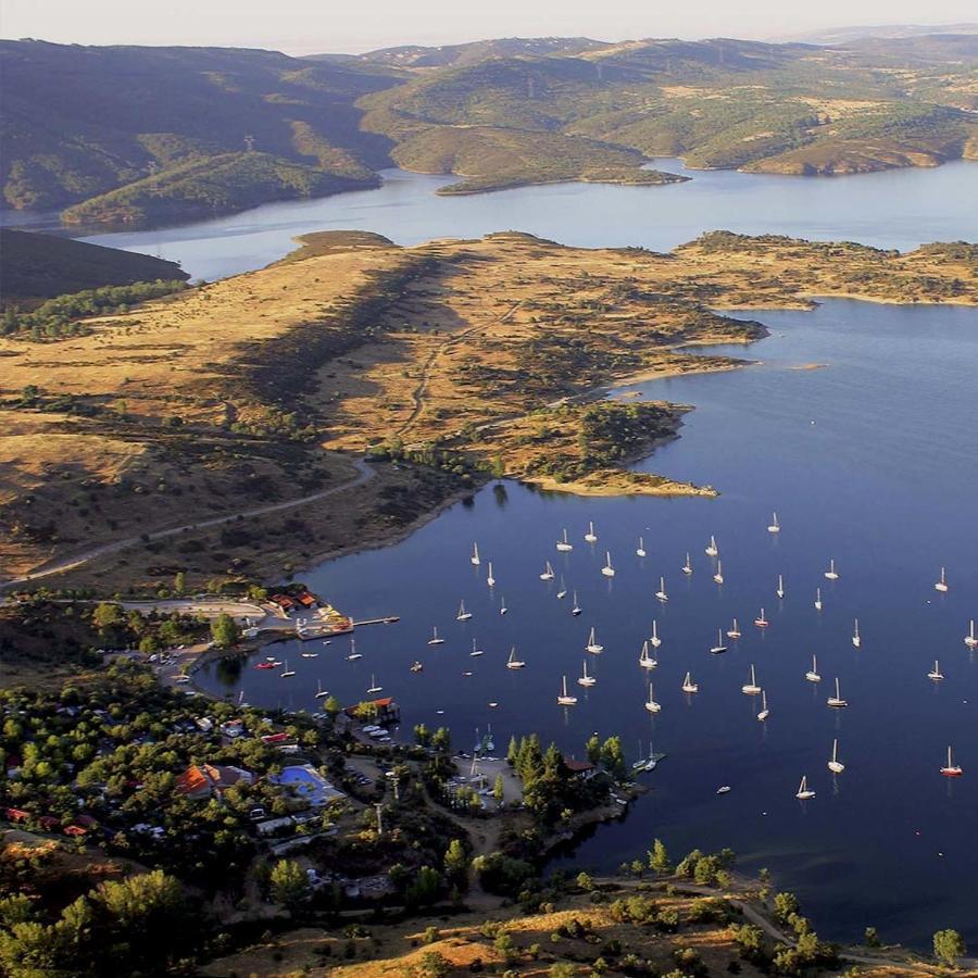 El Lago Cervera de Buitrago Exteriér fotografie