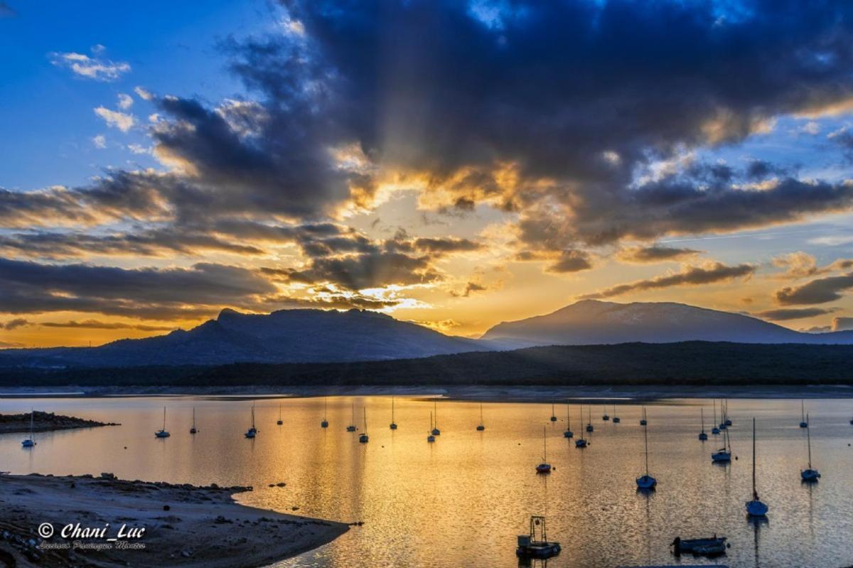 El Lago Cervera de Buitrago Exteriér fotografie