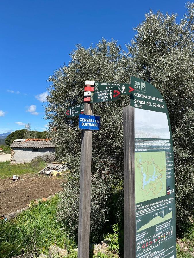 El Lago Cervera de Buitrago Exteriér fotografie