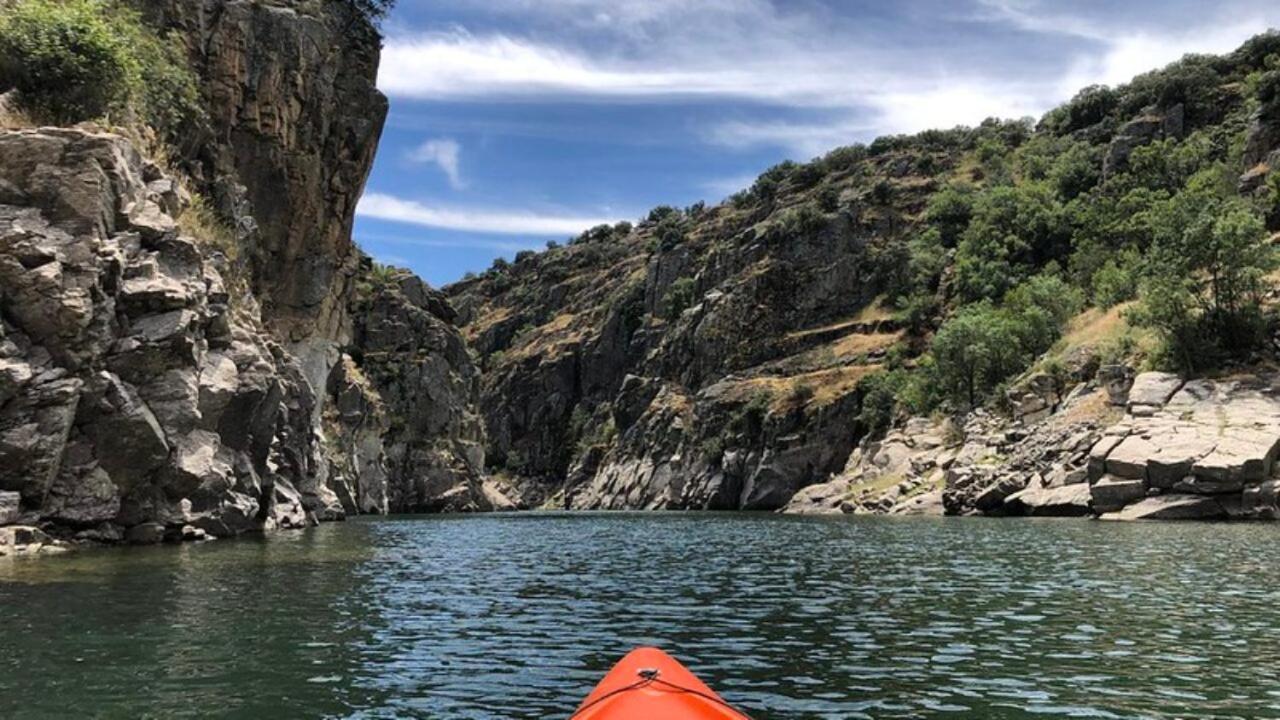 El Lago Cervera de Buitrago Exteriér fotografie