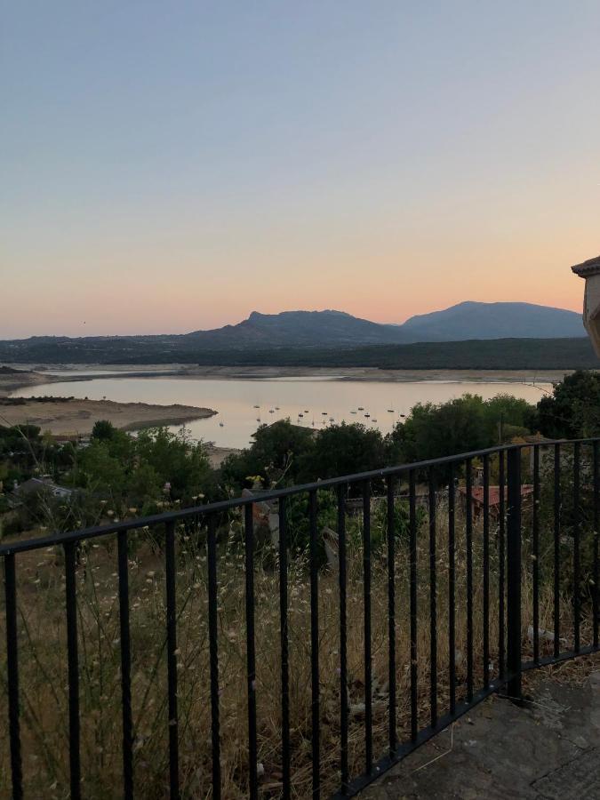 El Lago Cervera de Buitrago Exteriér fotografie